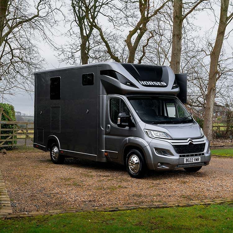 E S Hartley Limited - Horsebox Rentals